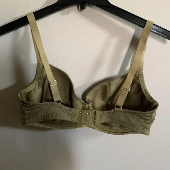 Change bra - Picture 3 of 6